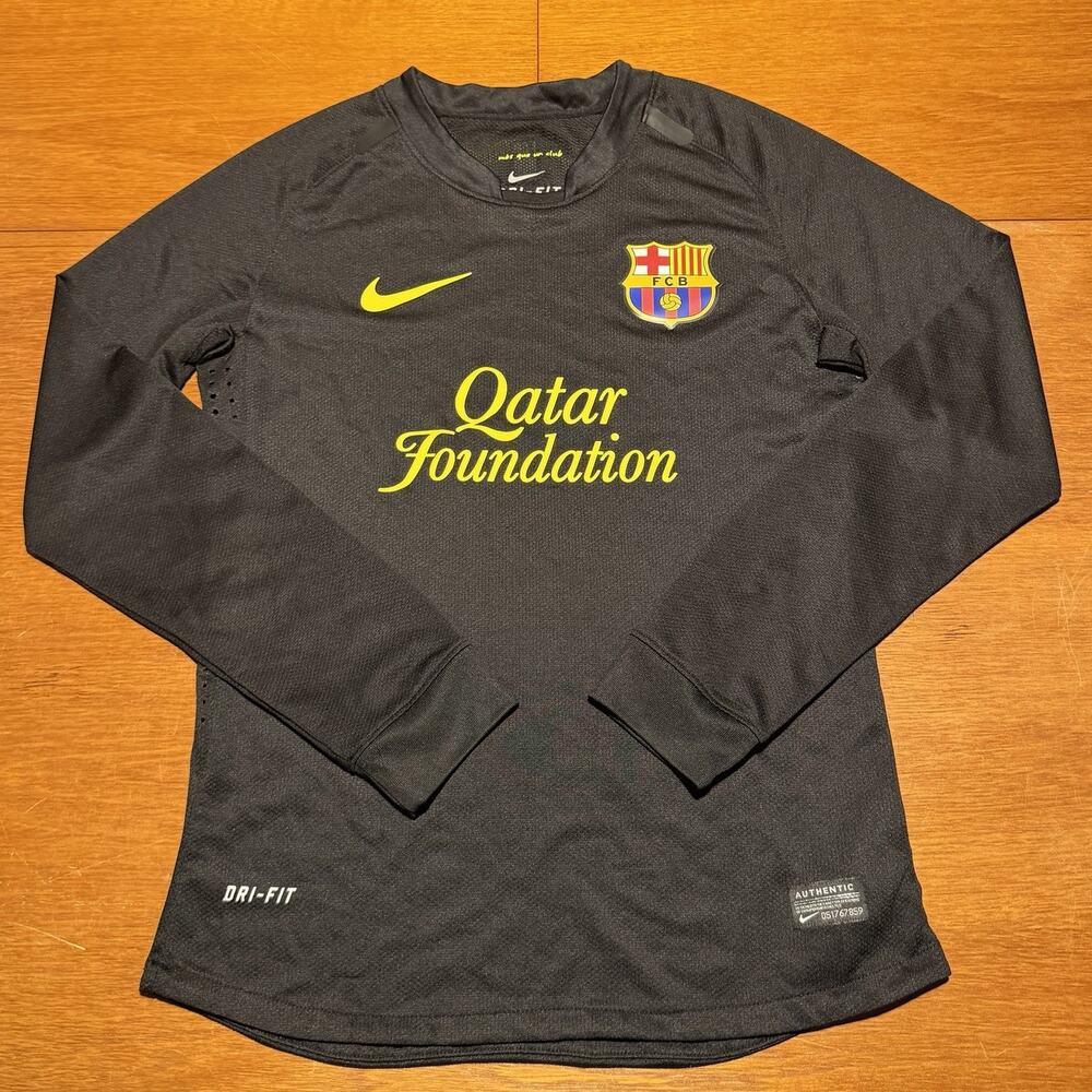 Nike Men's FC Barcelona 2011-2012 Away Soccer Jersey Size Small Long Sleeve EUC